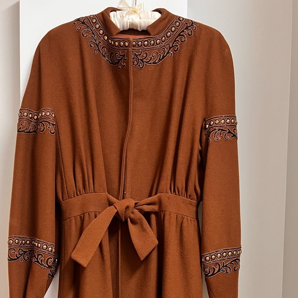 Gorgeous mid length brown wool winter coat with black sequin and bronze accents - Picture 2 of 4
